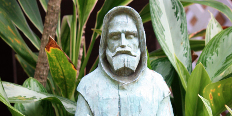 Holzfigur, stellt Franz von Assisi dar