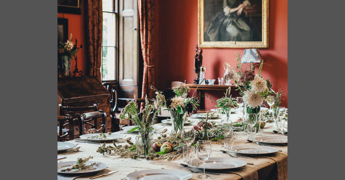 ein viktorianisch eingerichtetes Speisezimmer